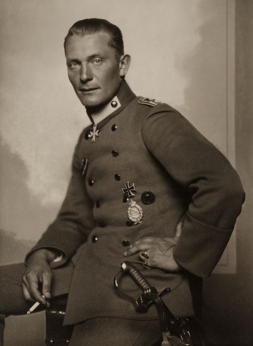 Nicola_Perscheid_-_Hermann_Göring_um_1918.jpg